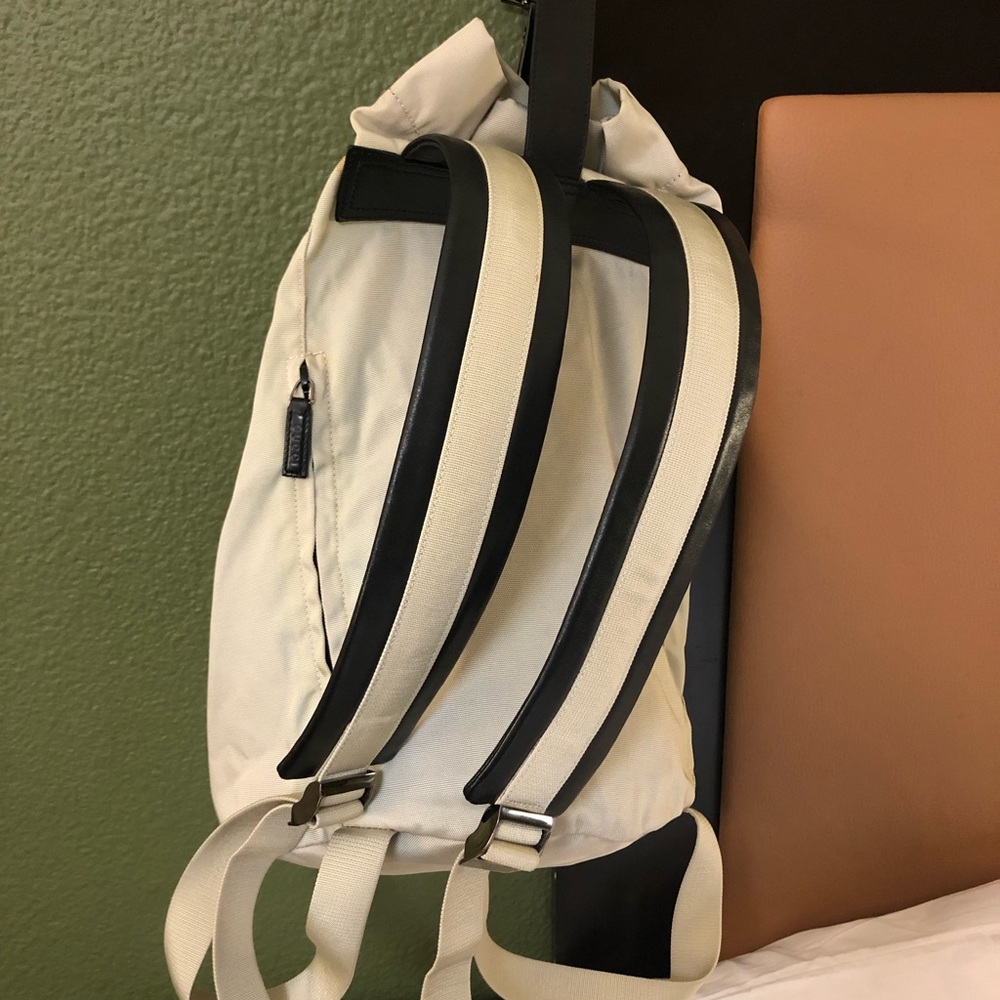 - Authentic Gucci Backpack canvas nylon leather beige and black - Picture 15 of 16